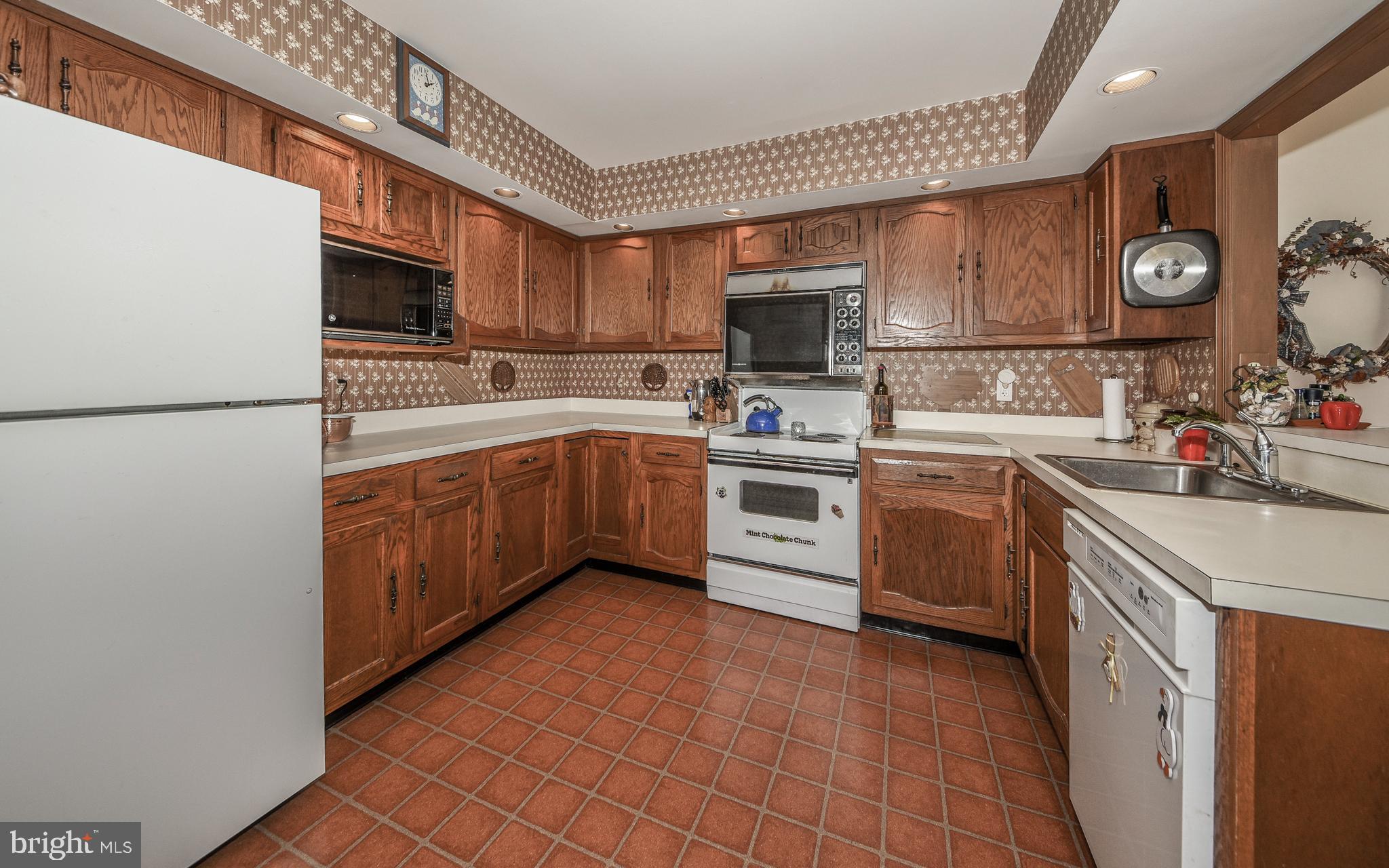 104 Jacobs Creek Road Ewing, NJ 08628 - Photo 11 of 34 Gallery Image 11