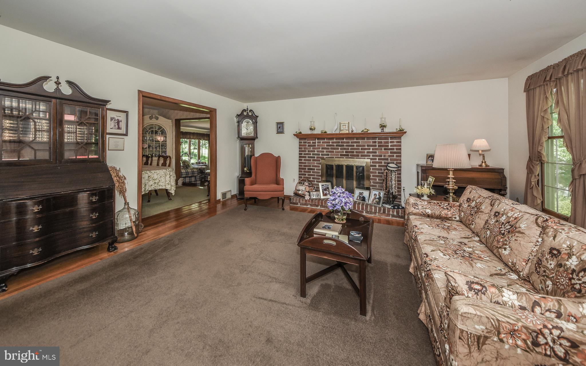 104 Jacobs Creek Road Ewing, NJ 08628 - Photo 3 of 34 Gallery Image 3