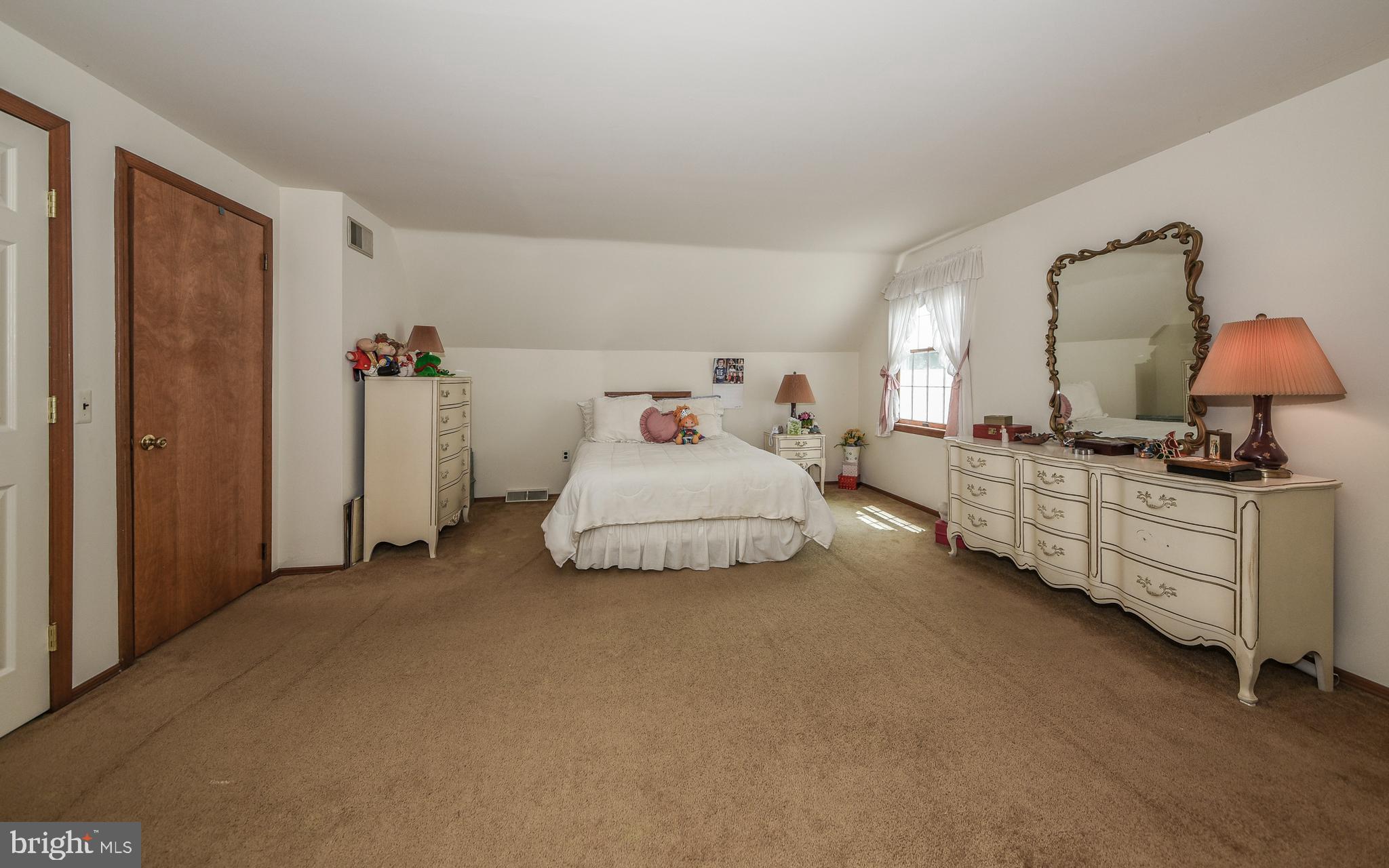 104 Jacobs Creek Road Ewing, NJ 08628 - Photo 21 of 34 Gallery Image 21