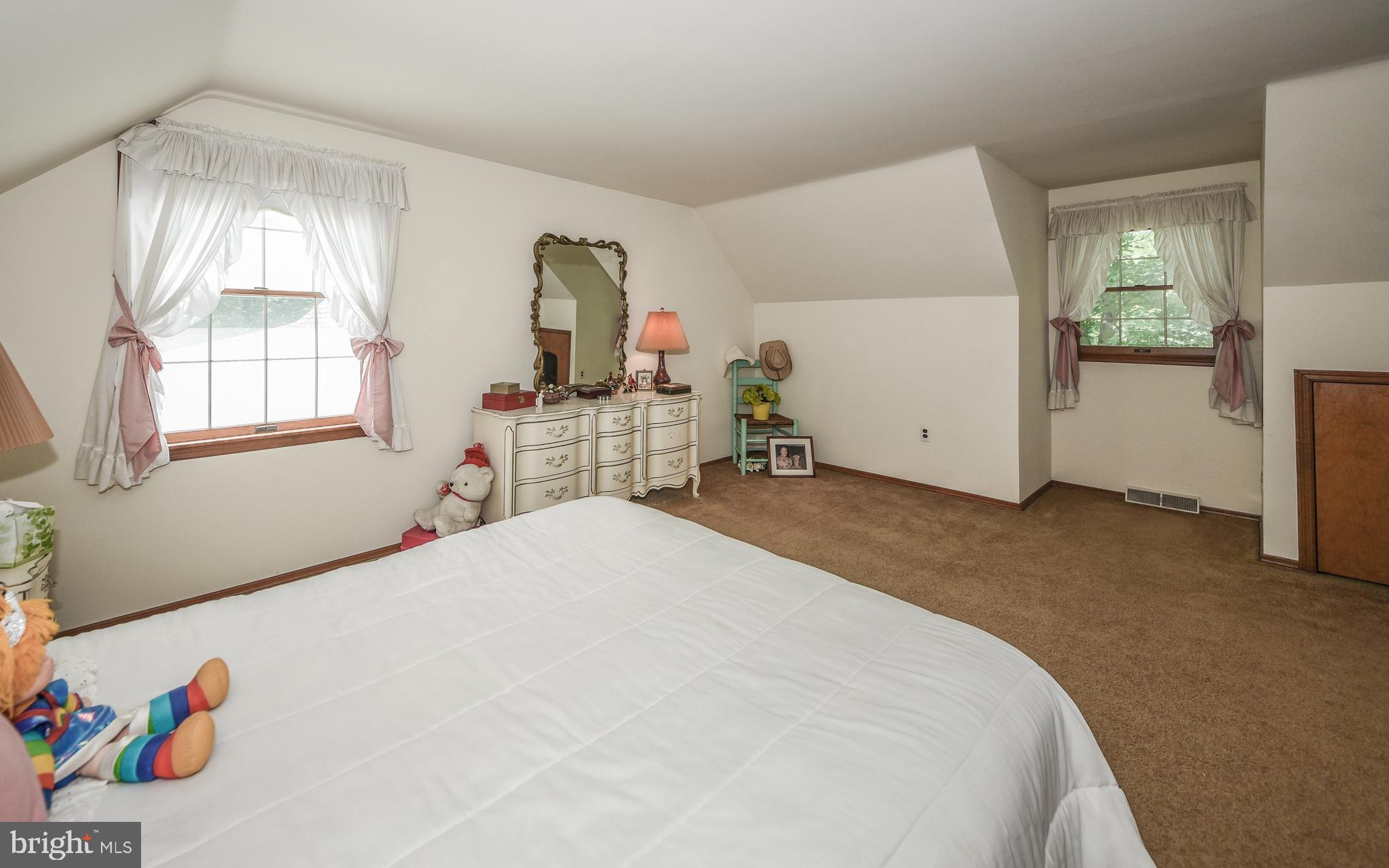 104 Jacobs Creek Road Ewing, NJ 08628 - Photo 23 of 34 Gallery Image 23