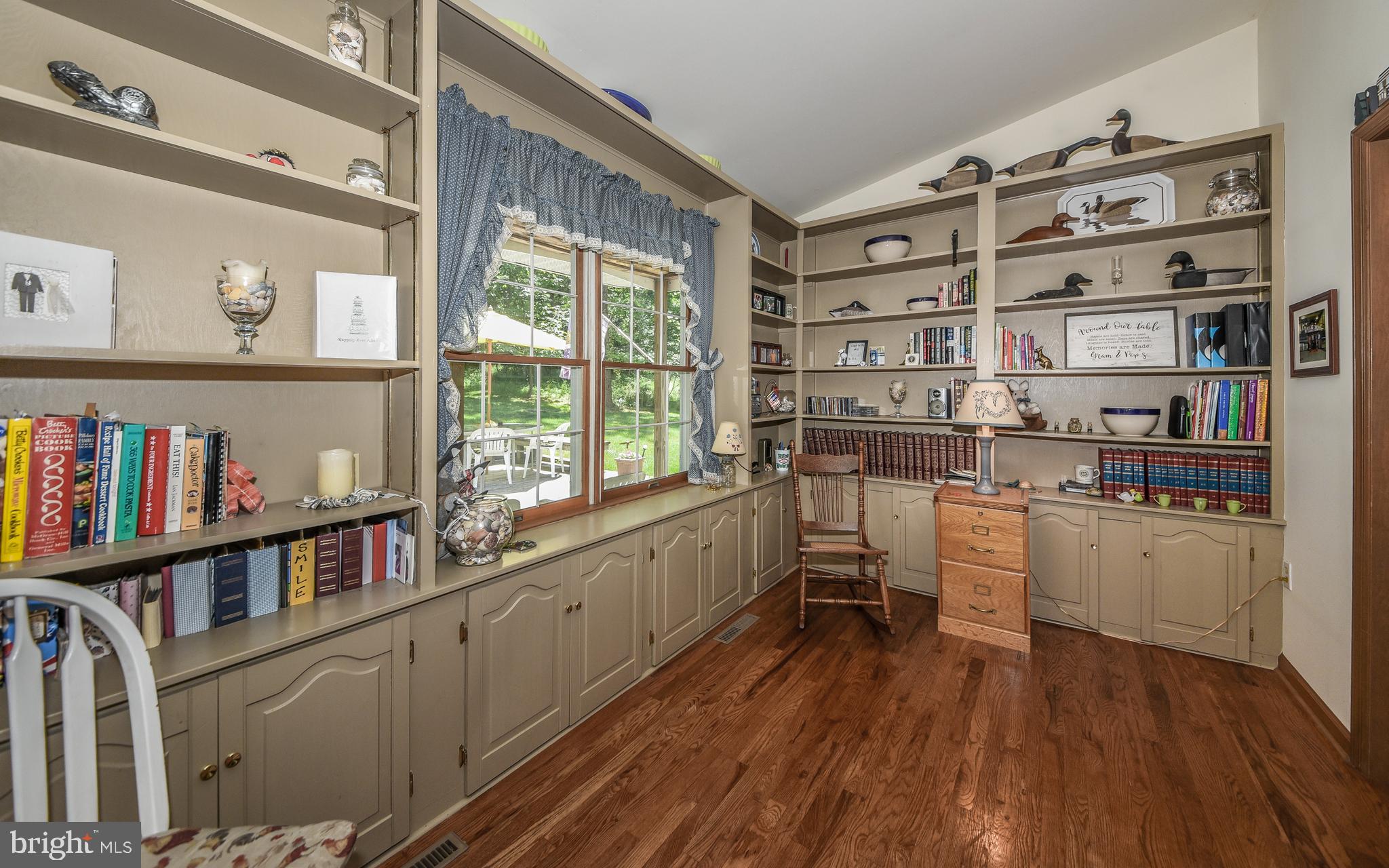 104 Jacobs Creek Road Ewing, NJ 08628 - Photo 8 of 34 Gallery Image 8