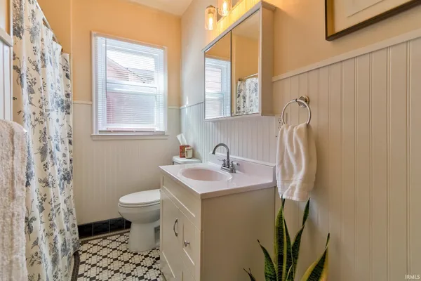 $329,000 | 401-403 South Lincoln Park Drive, Evansville, IN 47714