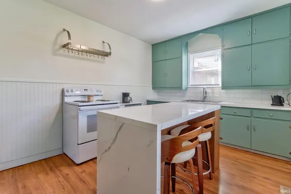 $329,000 | 401-403 South Lincoln Park Drive, Evansville, IN 47714