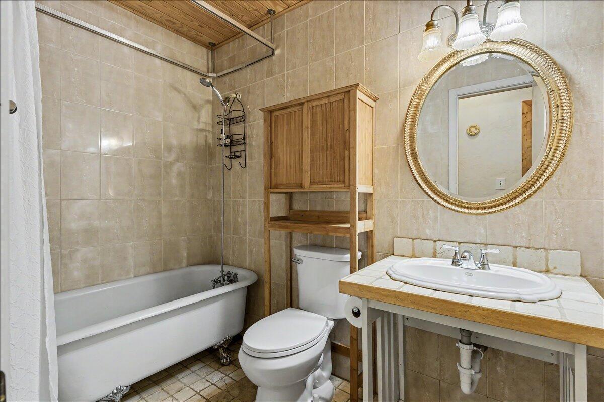 411 Southwest 1st Street Boca Raton, FL 33432 - Photo 20 of 47 Bathroom with claw tub
