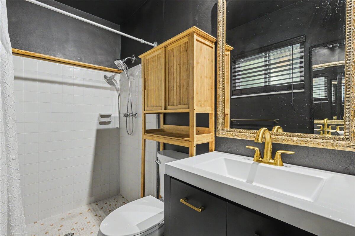 411 Southwest 1st Street Boca Raton, FL 33432 - Photo 30 of 47 Primary Bathroom