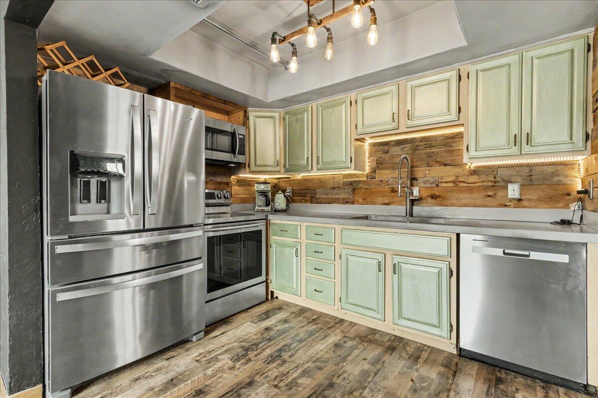 411 Southwest 1st Street Boca Raton, FL 33432 - Photo 8 of 47 Kitchen