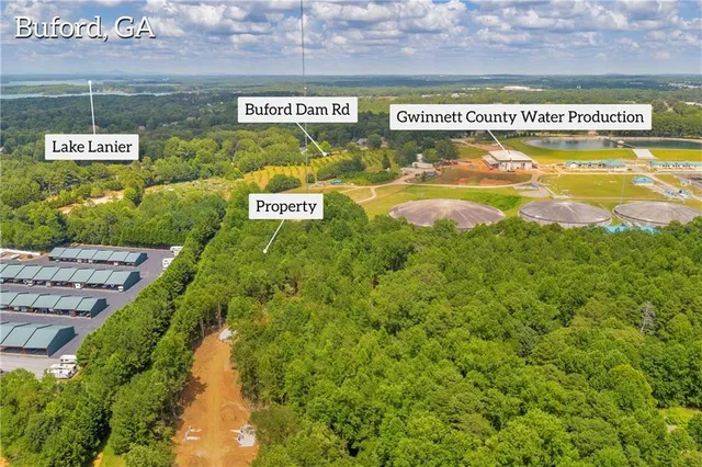 a sign broad in the middle of a lake