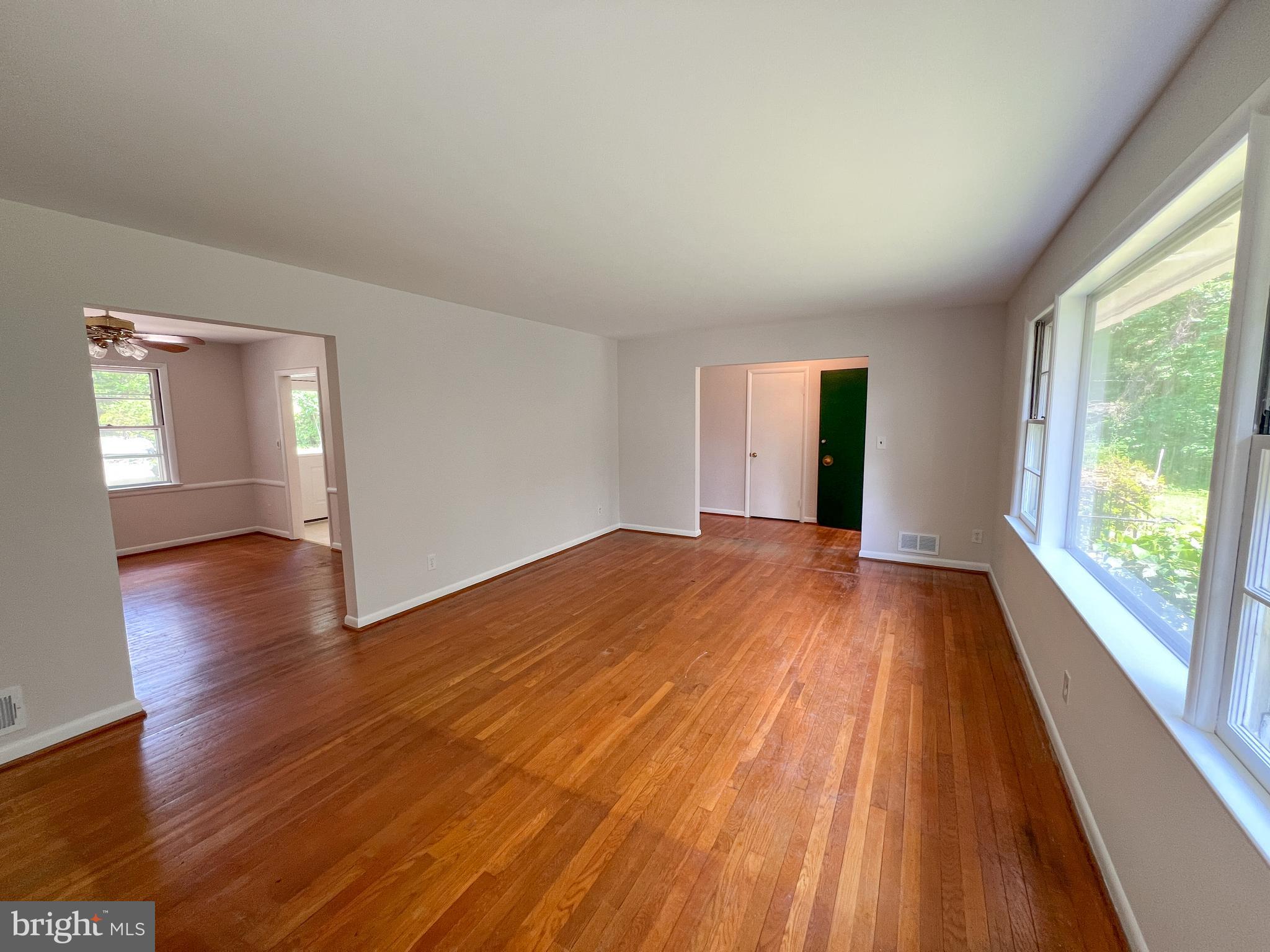 10001 Woodhill Road Bethesda, MD 20817 - Photo 12 of 30 Living Room