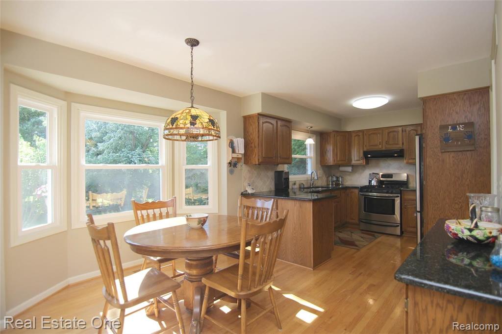 21602 Welch Road Northville, MI 48167 - Photo 9 of 29