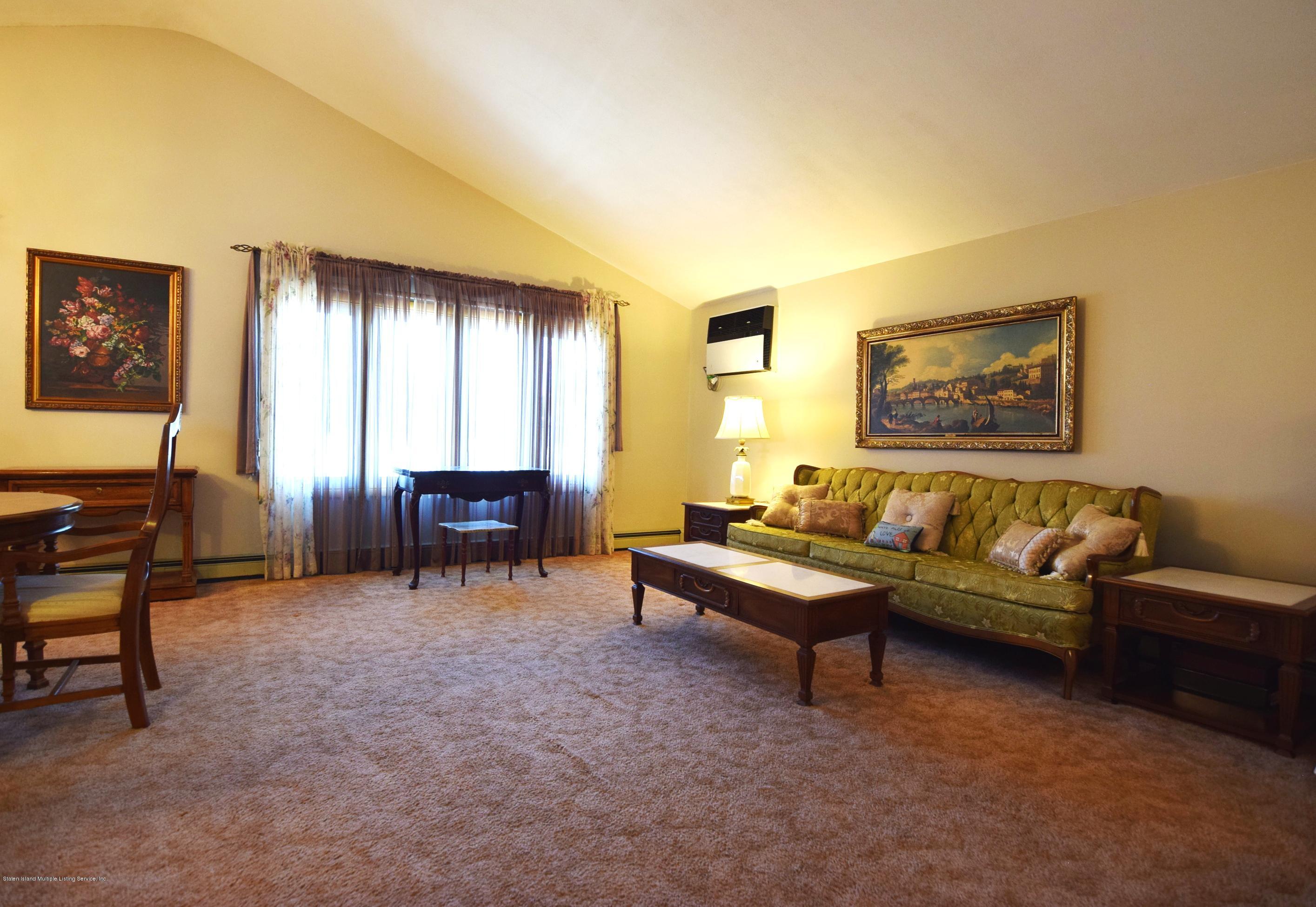 455 Riga Street Staten Island, NY 10306 - Photo 6 of 24 (6) Living Room