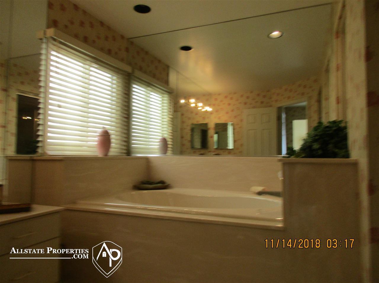 6435 Noble Road West Bloomfield, MI 48322 - Photo 19 of 37 21532056-18.JPG