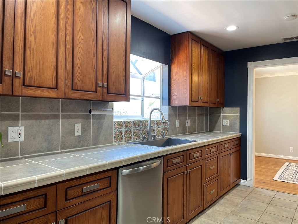 825 Delaware Road, Unit FRONT HOUSE Burbank, CA 91504 - Photo 22 of 37