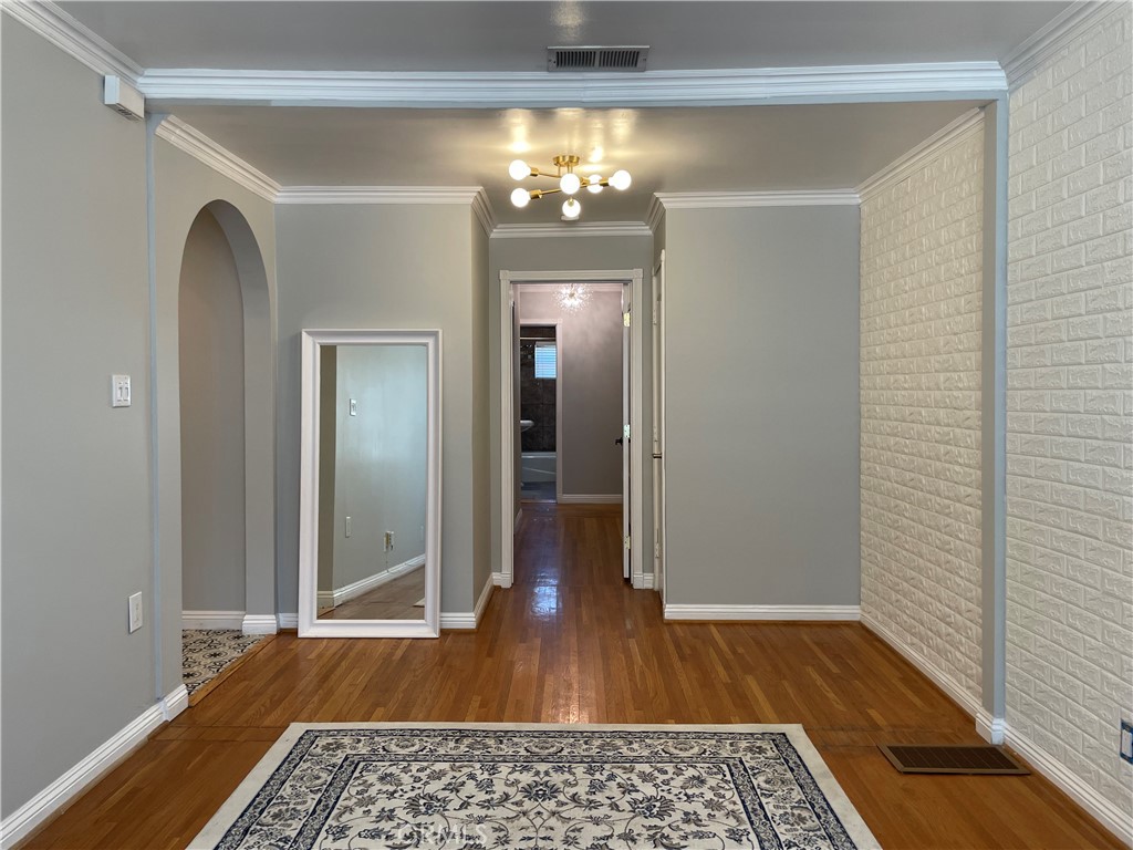 825 Delaware Road, Unit FRONT HOUSE Burbank, CA 91504 - Photo 6 of 37