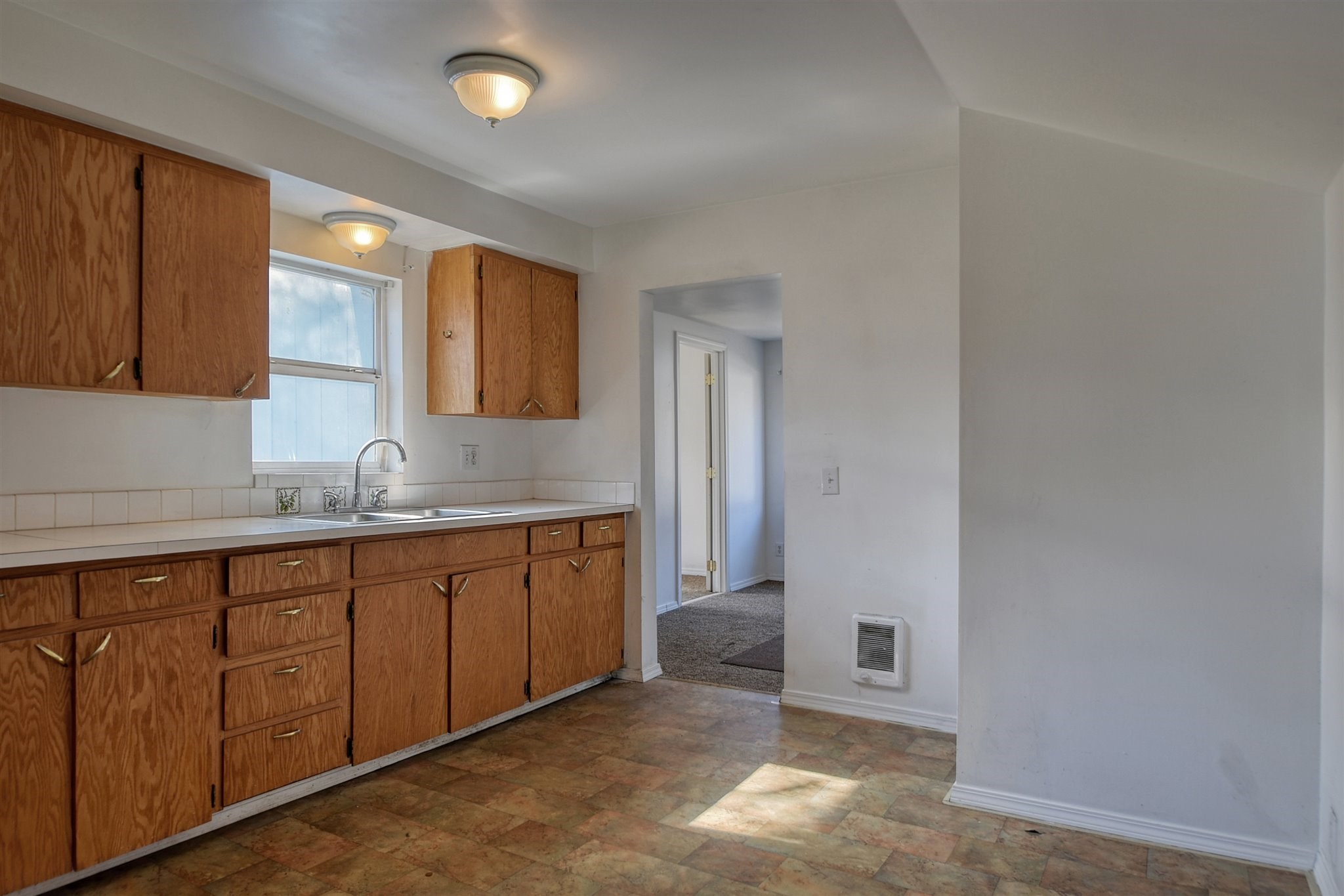 619 South McKinnon Road Spokane Valley, WA 99212 - Photo 6 of 15