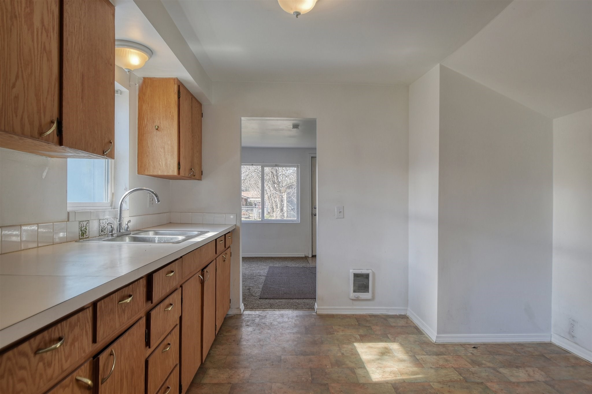 619 South McKinnon Road Spokane Valley, WA 99212 - Photo 7 of 15