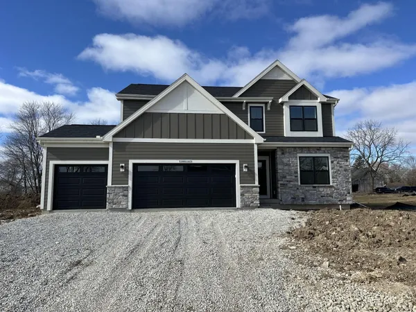 $609,900 | W149-n11973 W149-n11973 Red Holly Drive, Germantown, WI 53022