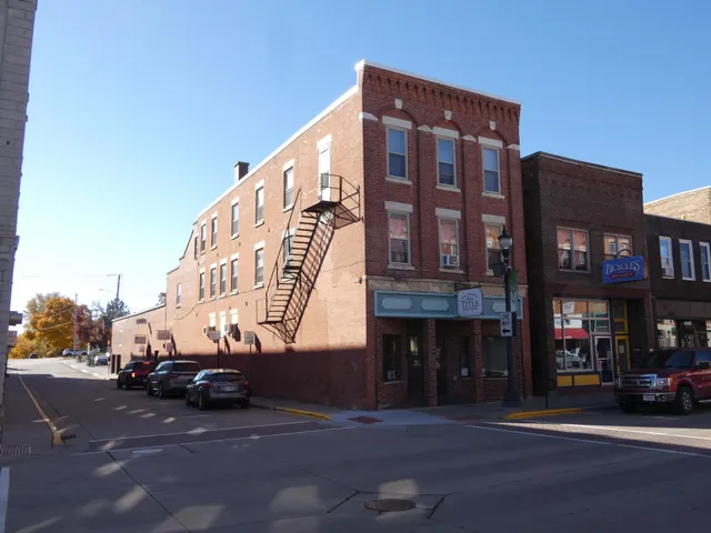 $600 | 15 West Main Street, Platteville, WI 53818