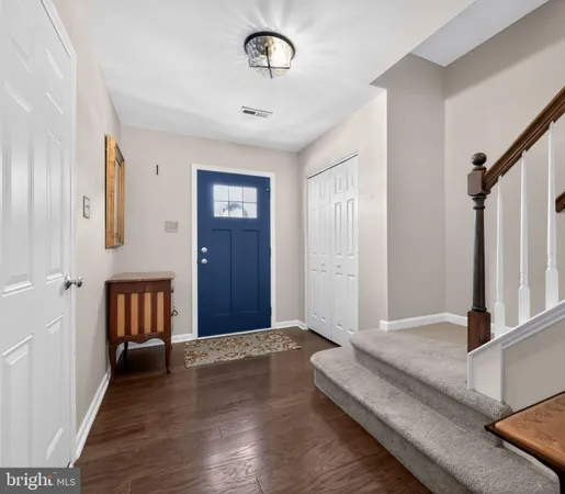 a view of livingroom with hardwood floor