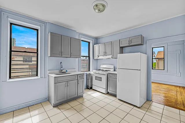 $1,990 | 245 Liberty Avenue, Unit 2R, Jersey City, NJ 07307