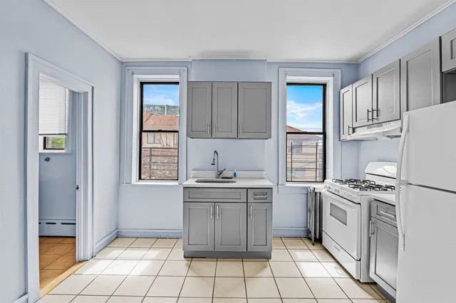 $1,990 | 245 Liberty Avenue, Unit 2R, Jersey City, NJ 07307