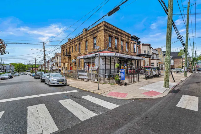 $1,990 | 245 Liberty Avenue, Unit 2R, Jersey City, NJ 07307