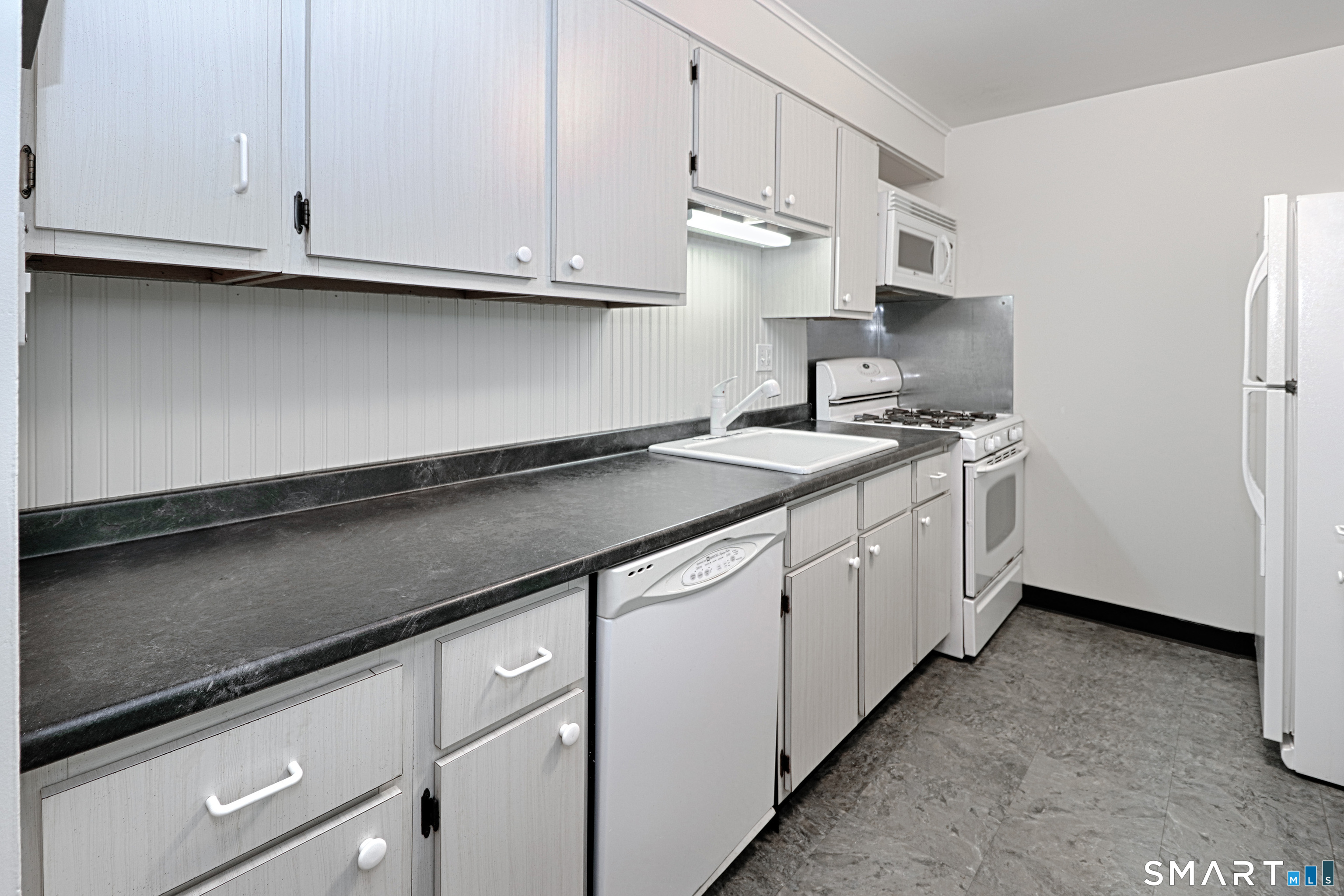 160 Fairfield Woods Road, Unit 48 Fairfield, CT 06825 - Photo 13 of 38 Gallery Image 13