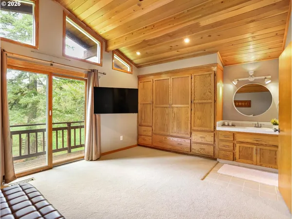 a view of a storage & utility room