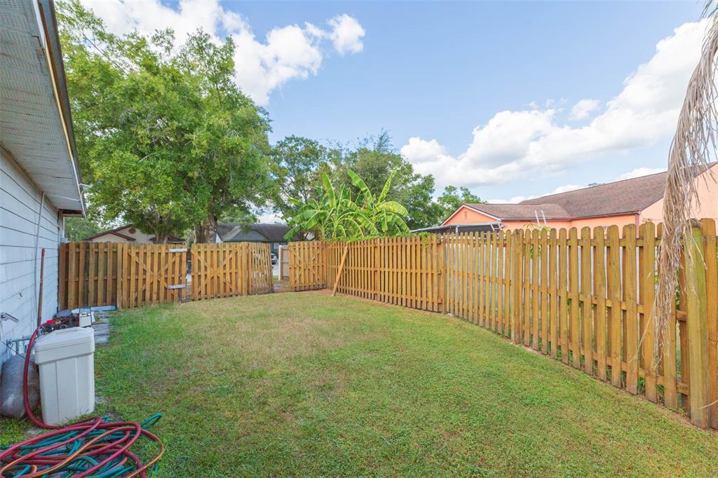 7703 Robert E Lee Road Tampa, FL 33637 - Photo 20 of 23 a view of a backyard with fence