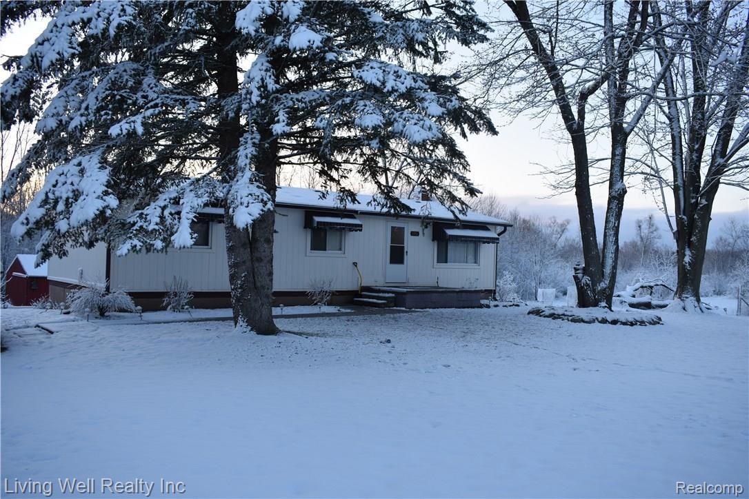 11952 North Latson Road Linden, MI 48451 - Photo 1 of 13 DSC_1375.JPG