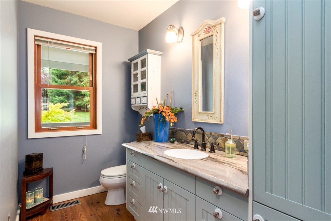 7396 Springridge Road Northeast Bainbridge Island, WA 98110 - Photo 13 of 25 Gallery Image 13