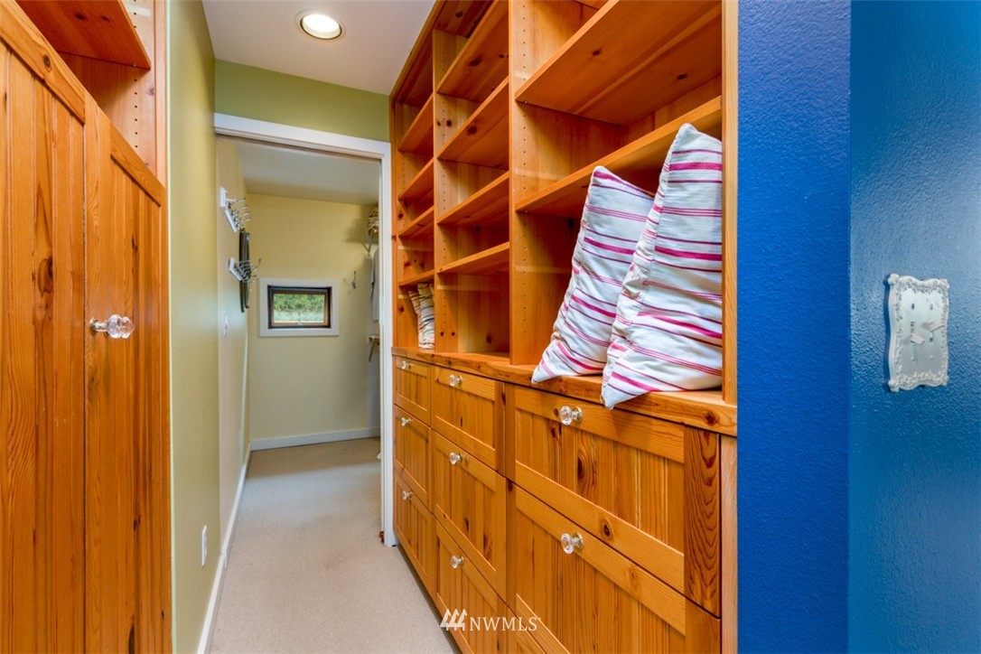 7396 Springridge Road Northeast Bainbridge Island, WA 98110 - Photo 17 of 25 Gallery Image 17