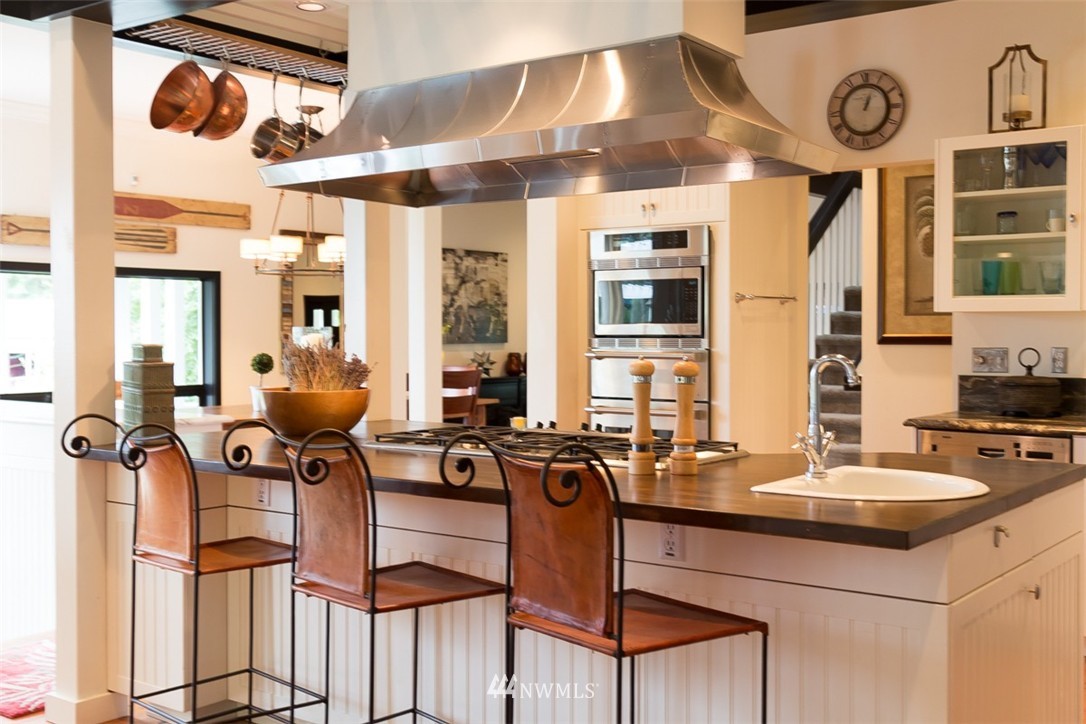7396 Springridge Road Northeast Bainbridge Island, WA 98110 - Photo 8 of 25 Gallery Image 8