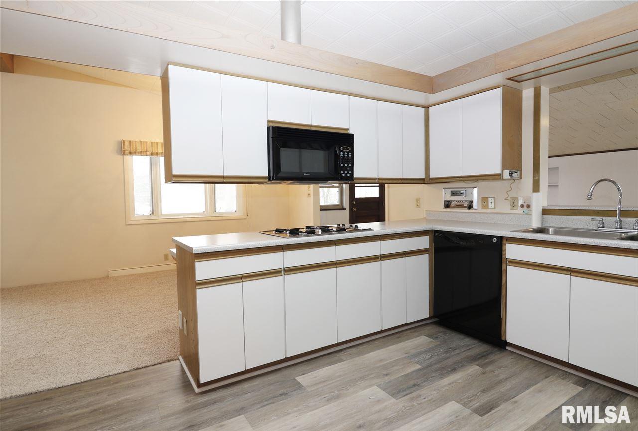 4626 East Lyndale Road Peoria, IL 61614 - Photo 11 of 36 Gallery Image 11