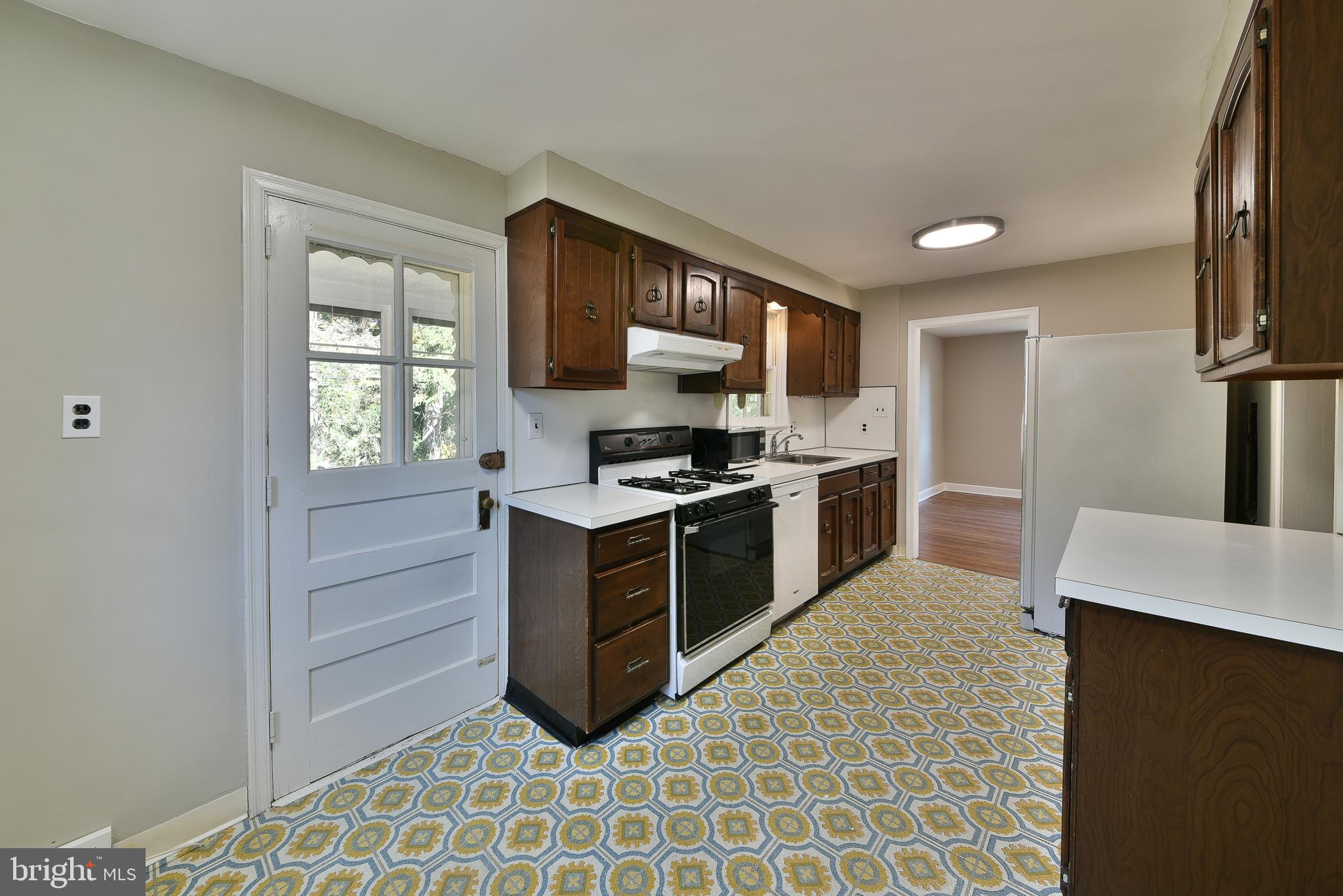 103 Dewey Road Cheltenham, PA 19012 - Photo 15 of 27 Kitchen w. Access to Back Porch