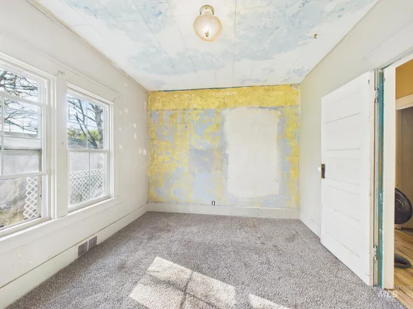 $275,000 | 611 East 2nd Street, Emmett, ID 83617