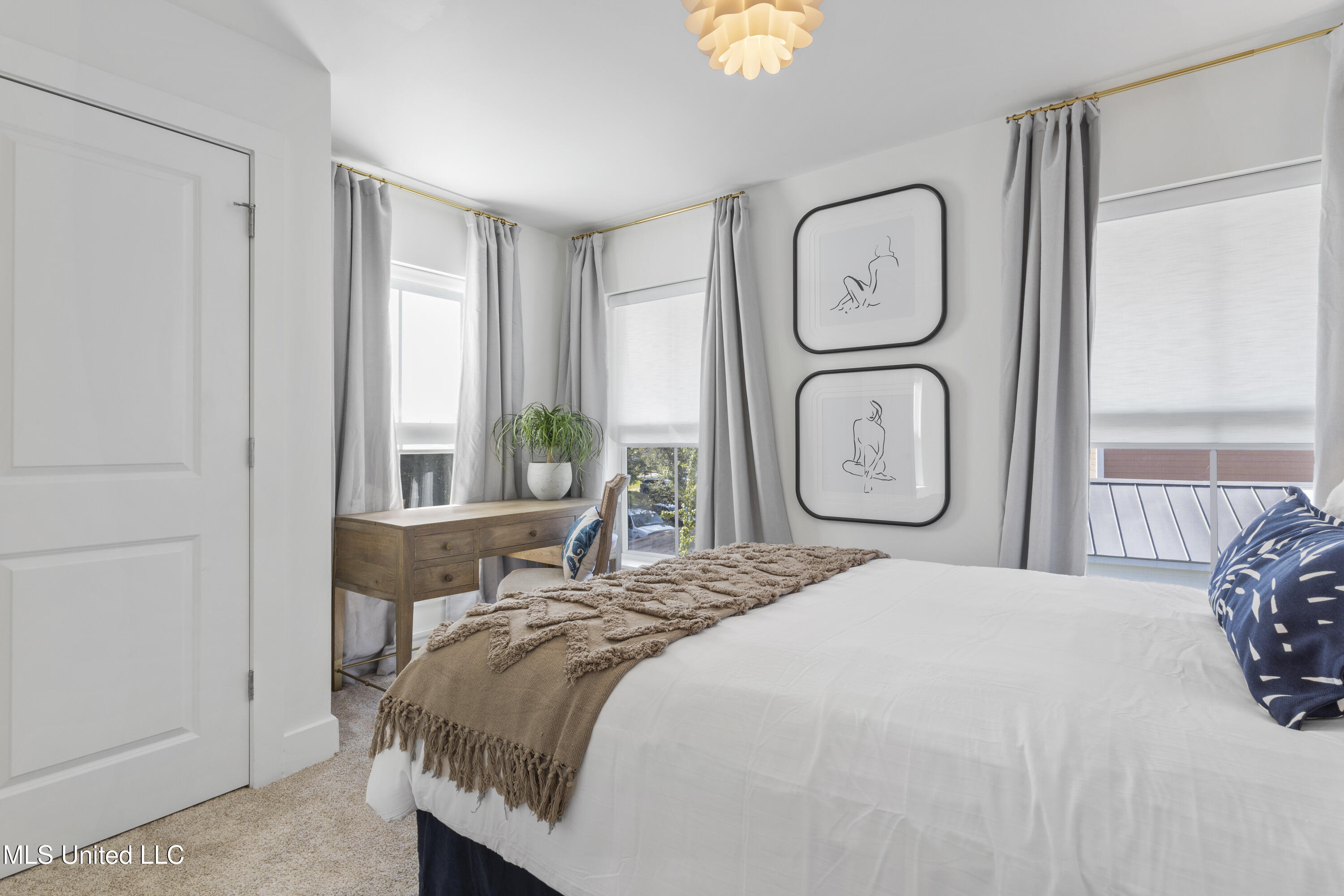 2207 Government Street, Unit 29 Ocean Springs, MS 39564 - Photo 14 of 27 Natural Lighting