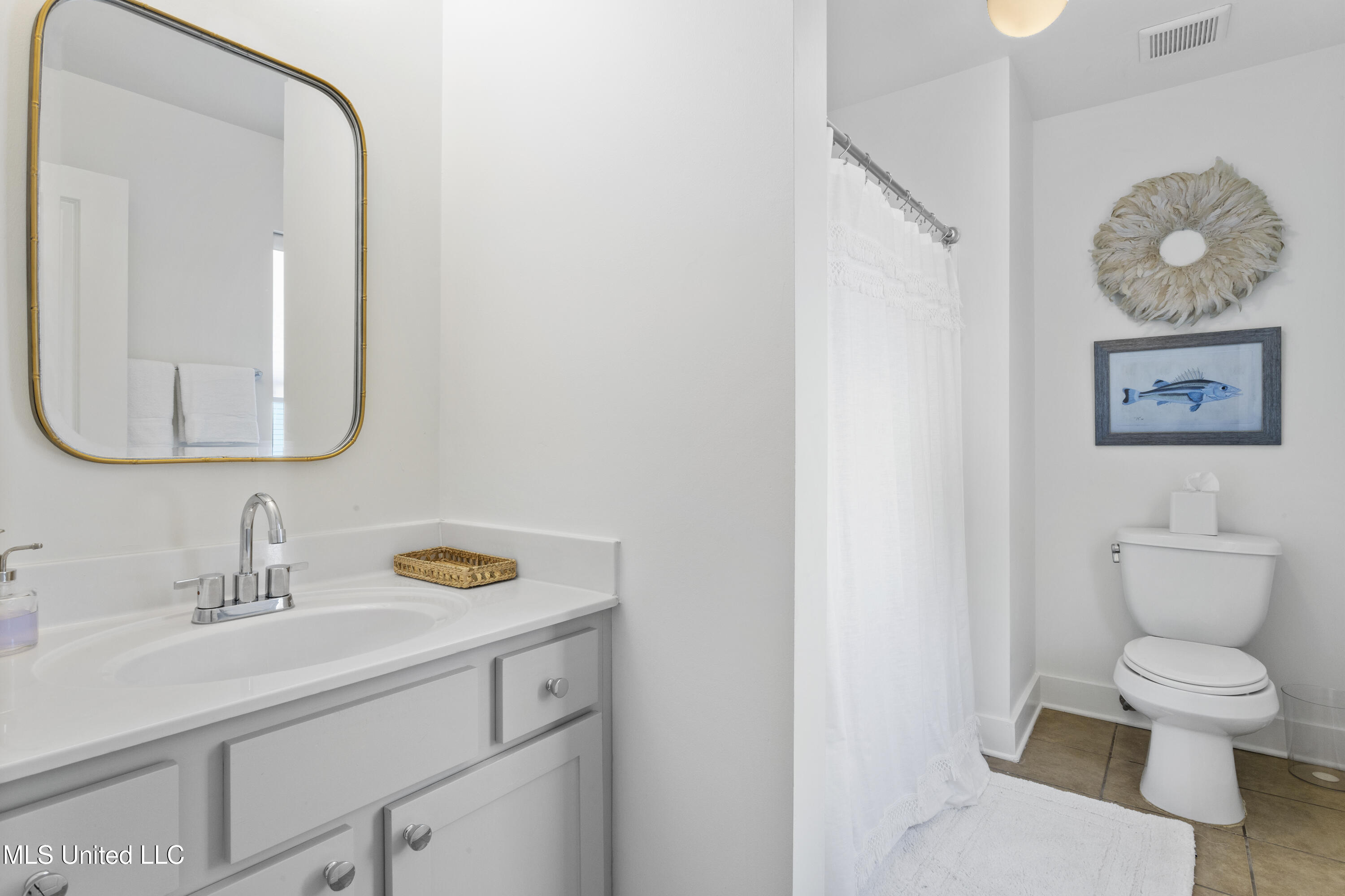 2207 Government Street, Unit 29 Ocean Springs, MS 39564 - Photo 18 of 27 Bathroom Storage