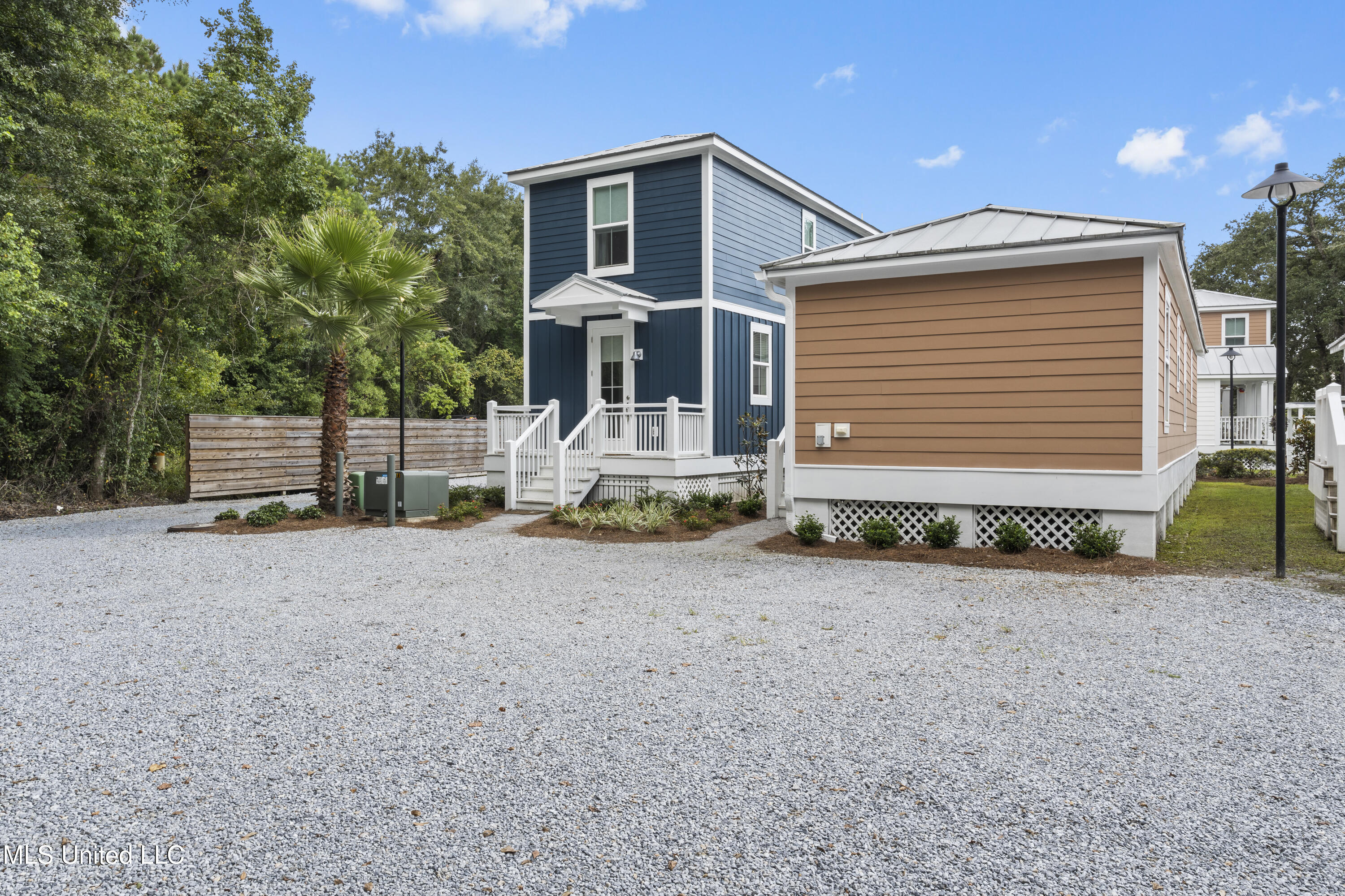 2207 Government Street, Unit 29 Ocean Springs, MS 39564 - Photo 25 of 27 Back Entrance