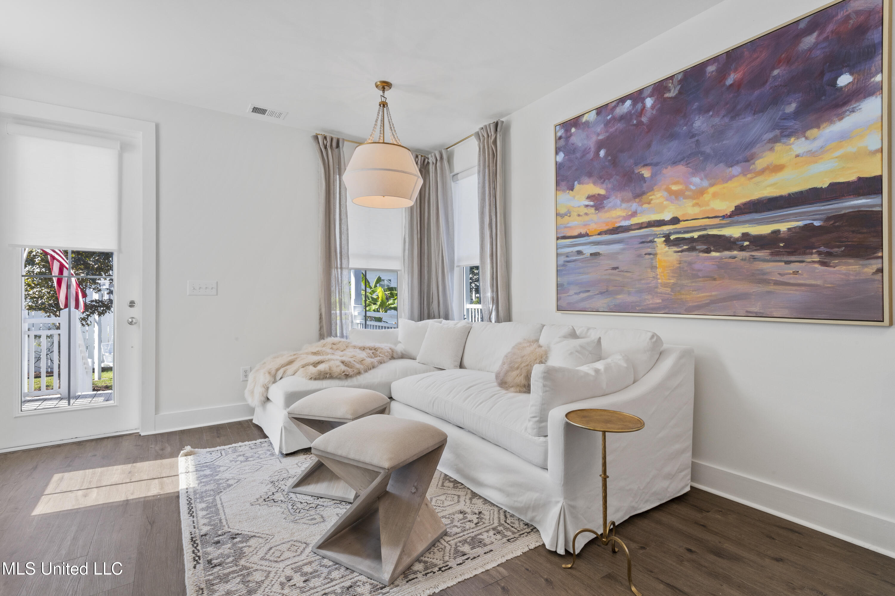 2207 Government Street, Unit 29 Ocean Springs, MS 39564 - Photo 8 of 27 Spacious Living Area