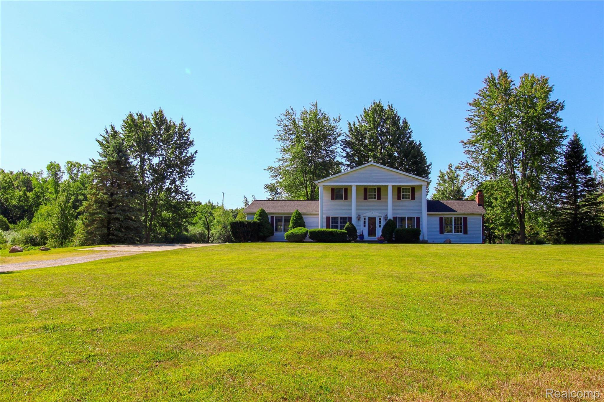 9032 East Bristol Road Davison, MI 48423 - Photo 4 of 62 Front (2).jpg