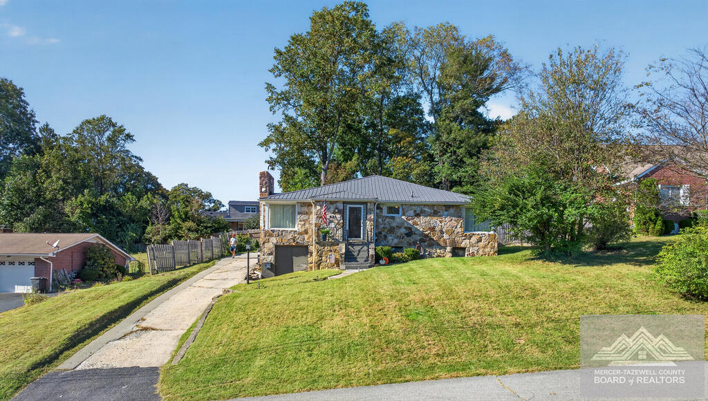 421 Monterey Hill Road Bluefield, WV 24701 - Photo 2 of 48 Gallery Image 2