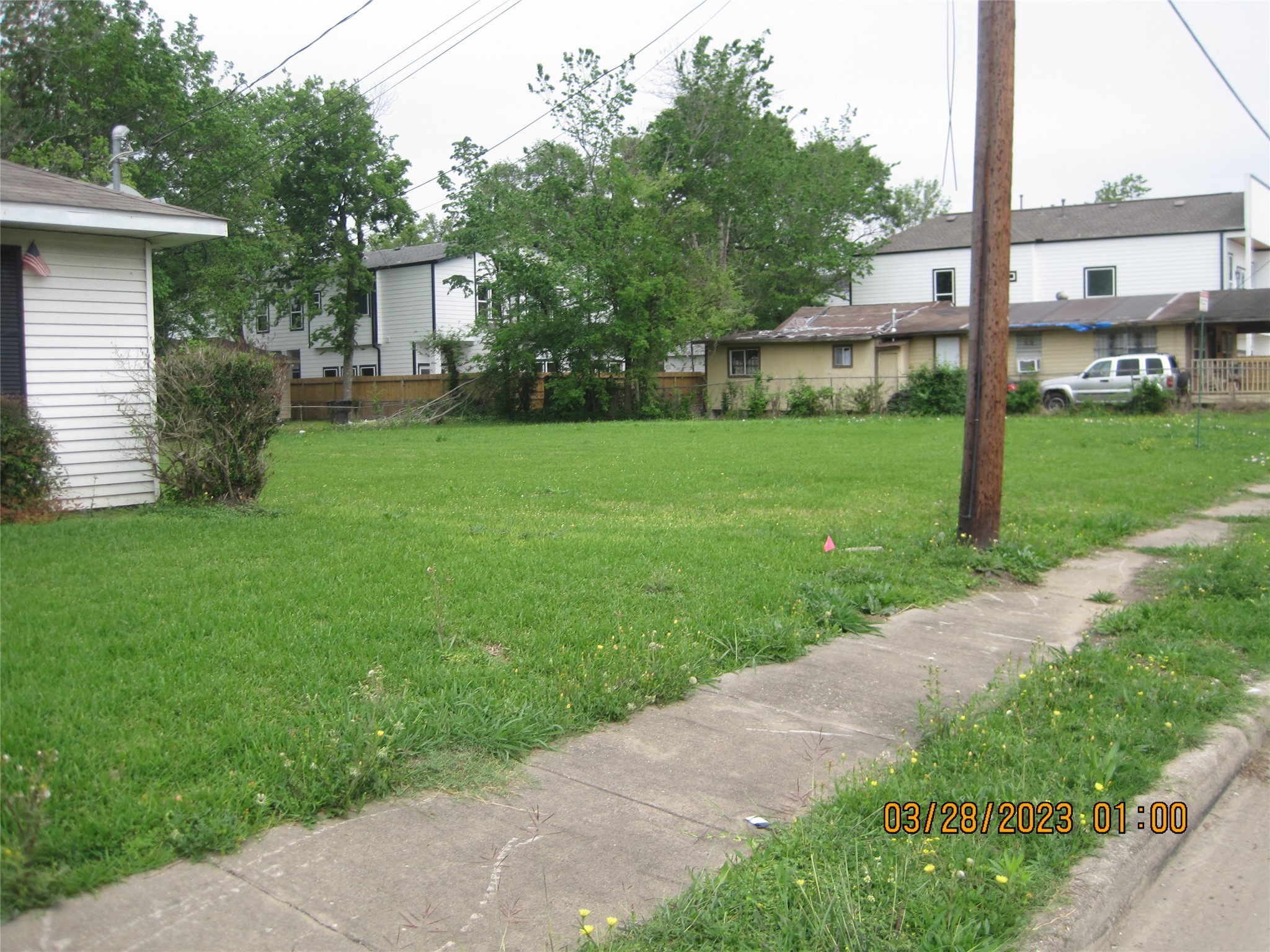 0 Mainer Houston, TX 77021 - Photo 2 of 9 a front view of house with yard and green space
