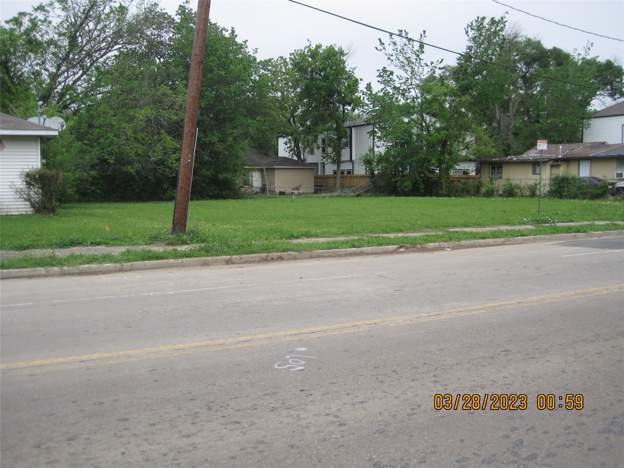 0 Mainer Houston, TX 77021 - Photo 5 of 9 a view of a road with a house in the background