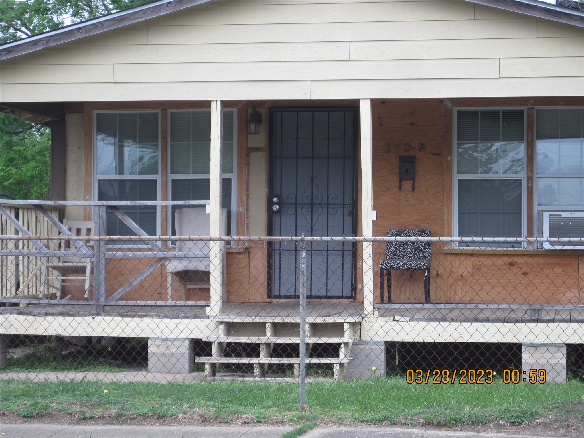 0 Mainer Houston, TX 77021 - Photo 7 of 9 a view of a house with a large window