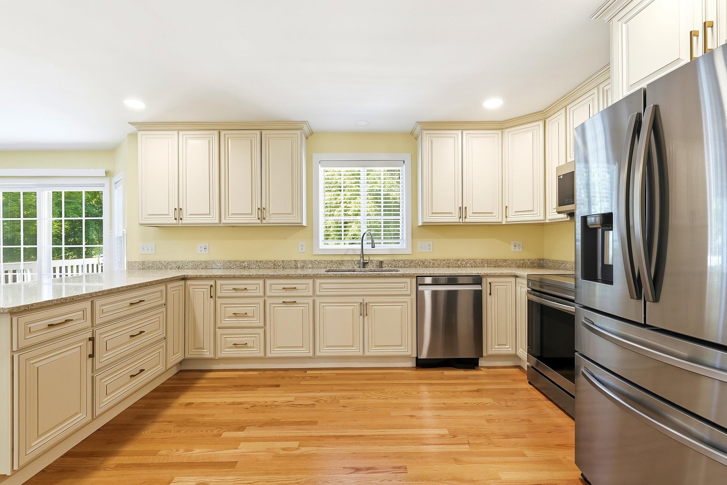 694 Walnut Street Manchester, NH 03104 - Photo 11 of 36