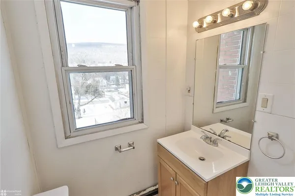 $165,000 | 50 West Catawissa Street, Nesquehoning, PA 18240