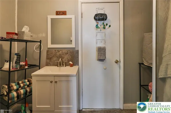$165,000 | 50 West Catawissa Street, Nesquehoning, PA 18240