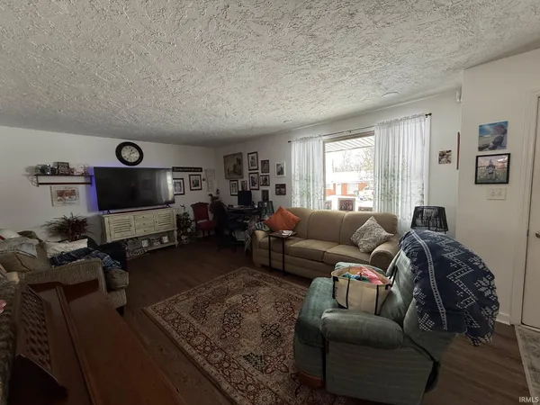 $259,000 | 8000 South Hickory Lane, Daleville, IN 47334