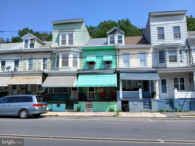 a car parked in front of a building