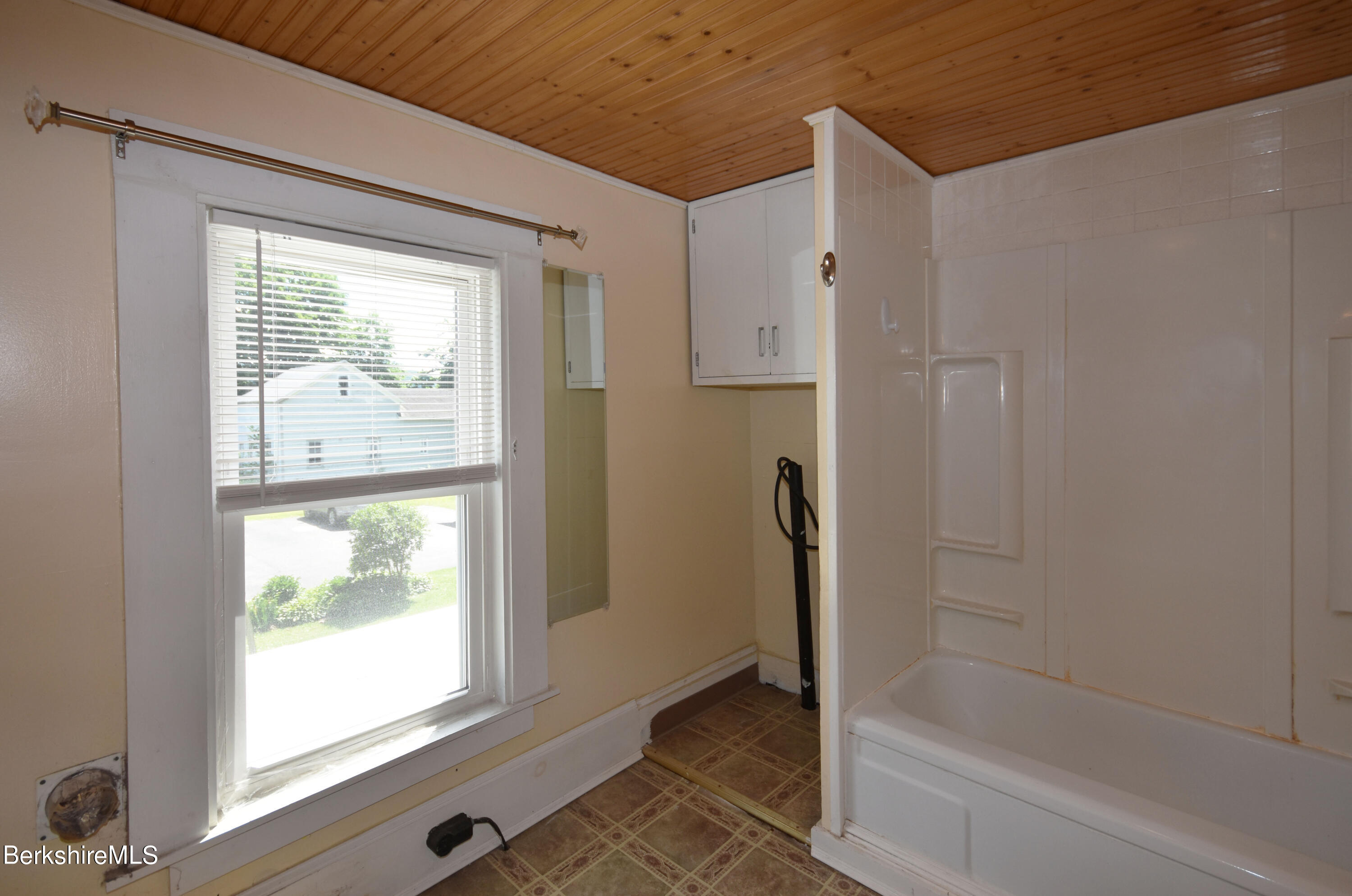 26 Elizabeth Street Pittsfield, MA 01201 - Photo 37 of 43 a bathroom with a bathtub and a shower